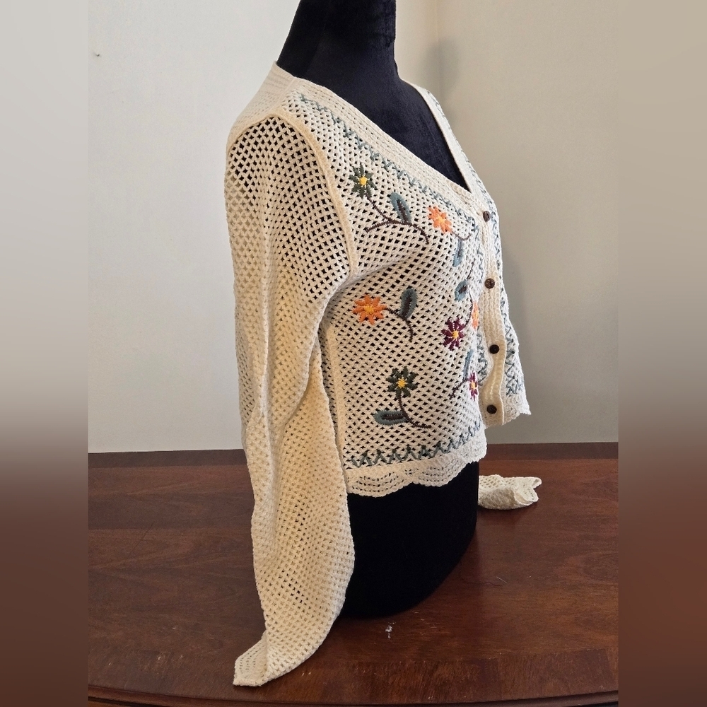 SHEIN Size Small Cream Embroidered Floral Cropped Long Sleeve Cardigan - Picture 3 of 9